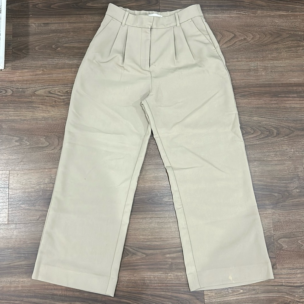 Abercrombie & Fitch Wide Leg Pleated Trousers in Light Khaki Size 8 /29 Short
